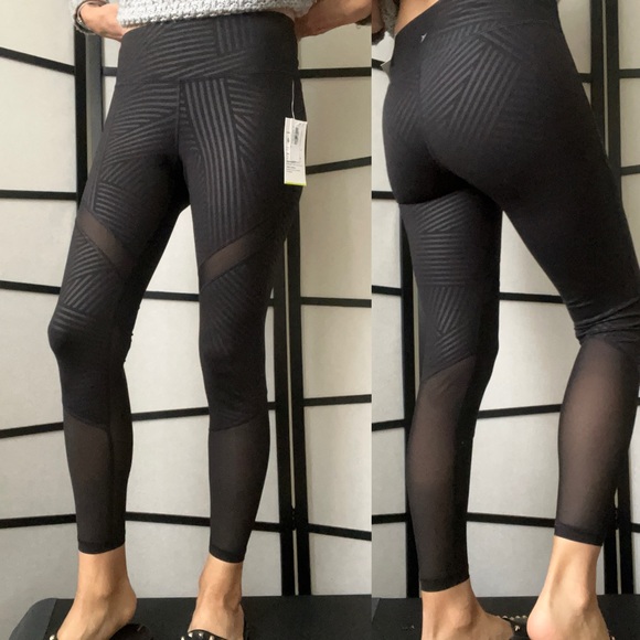 NWT Old Navy Mid-Rise 7/8 Ankle Length Go Dry Athletic Leggings Small Black - Picture 2 of 9